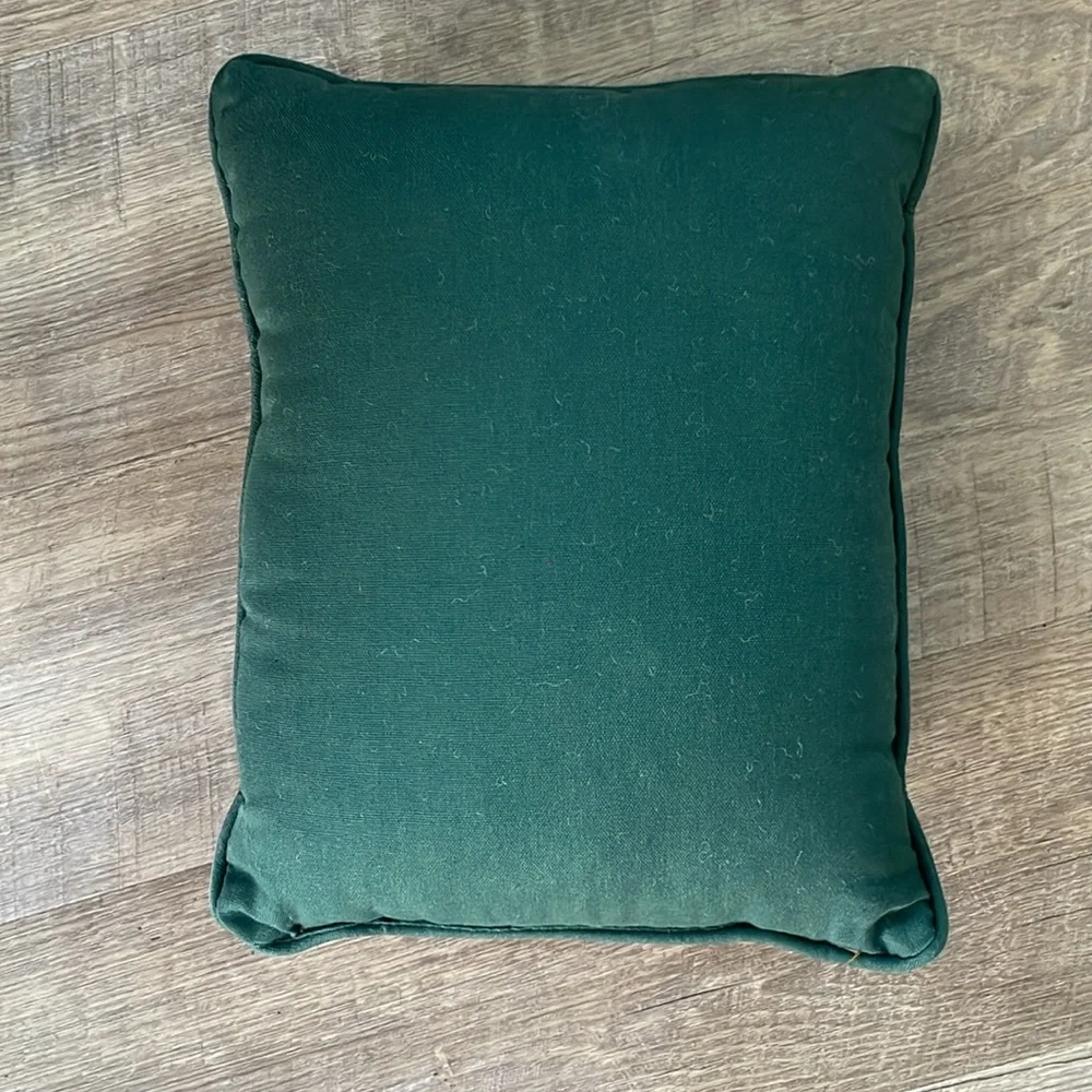 🎄•| holiday accent pillow